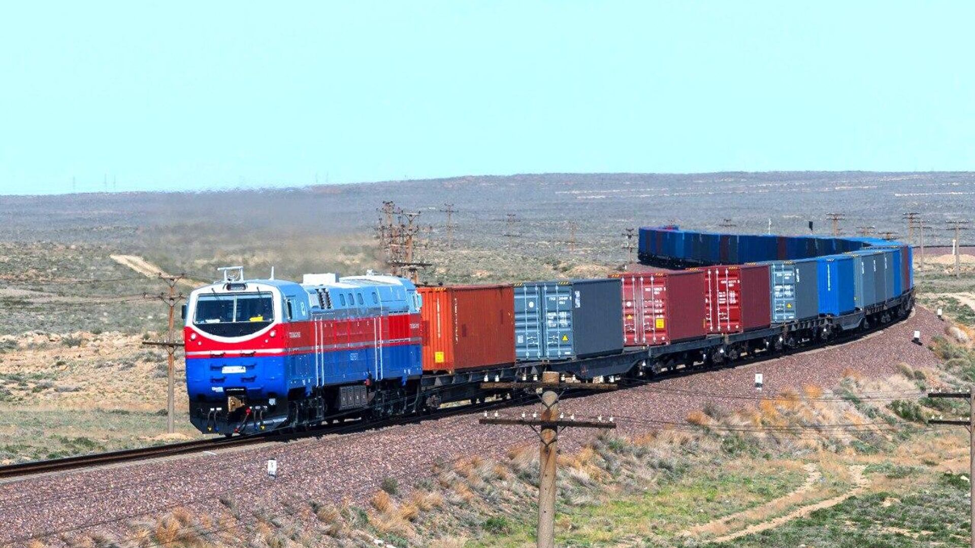 В ВКО поезд сбил двух женщин: одна погибла