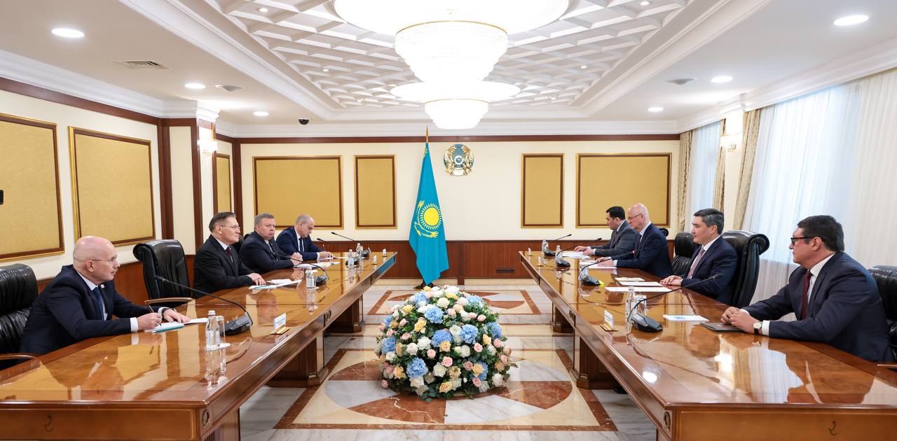 Олжас Бектенов встретился с генеральным директором «Росатома» Алексеем Лихачёвым