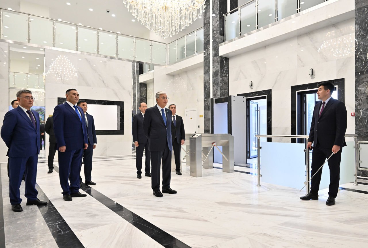 Президент посетил новое здание ДКНБ по городу Астана