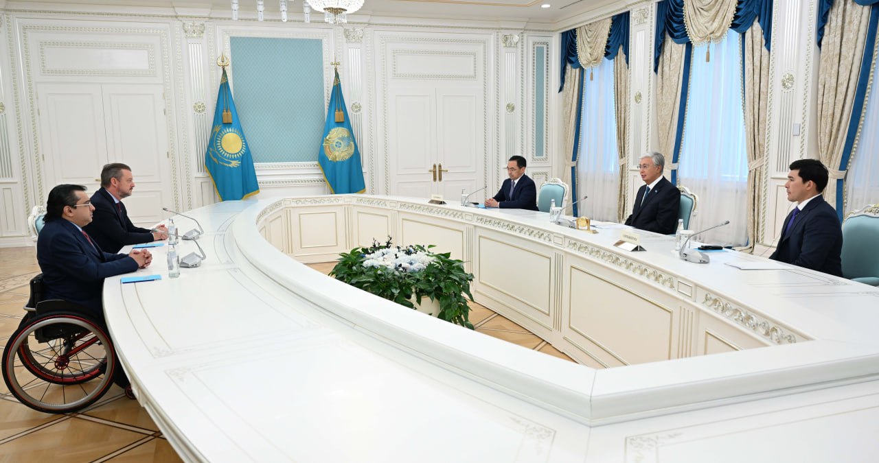 Президент принял руководителей Международного и Азиатского паралимпийских комитетов