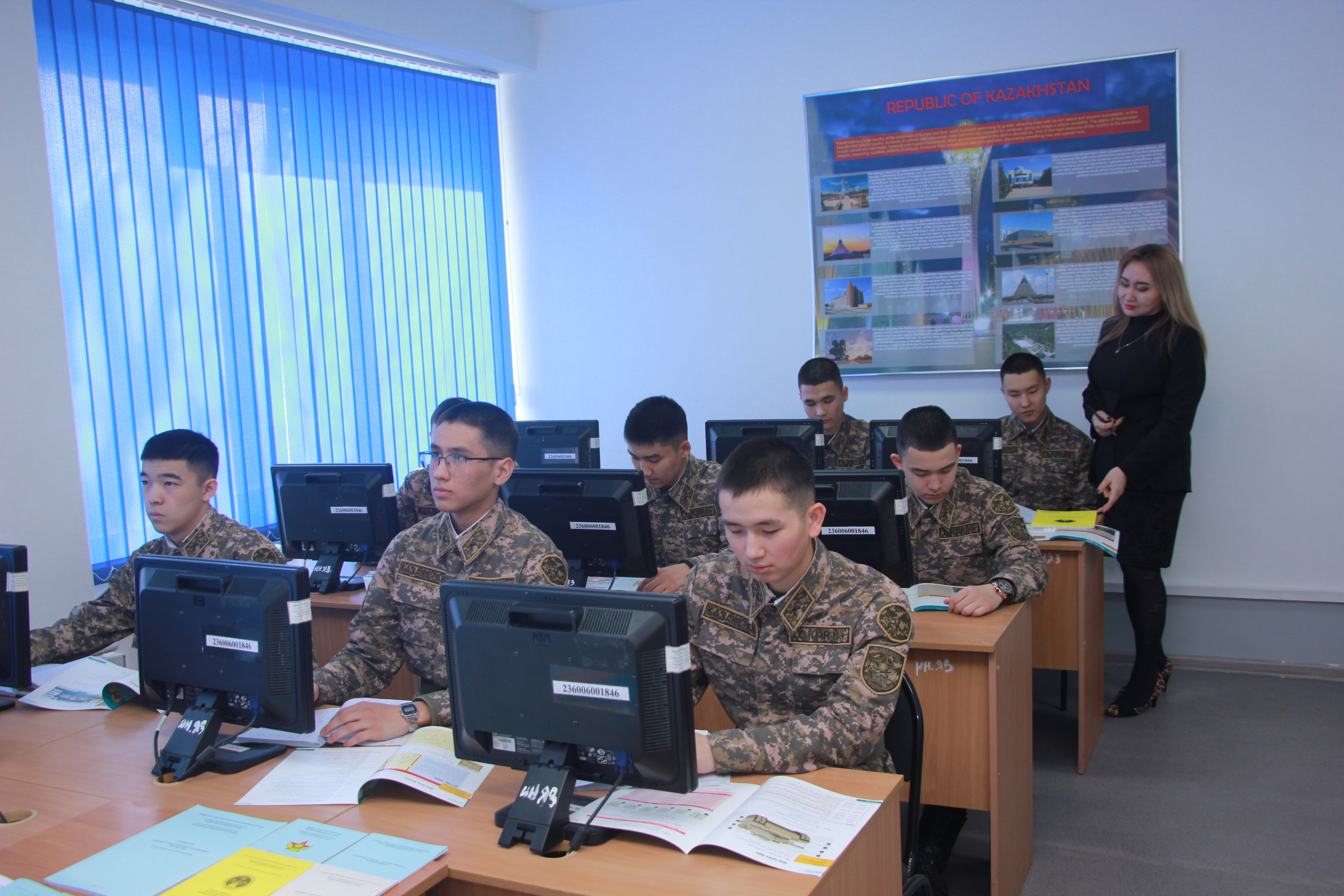 В армии Казахстана внедряется система выявления граждан, склонных к суициду.