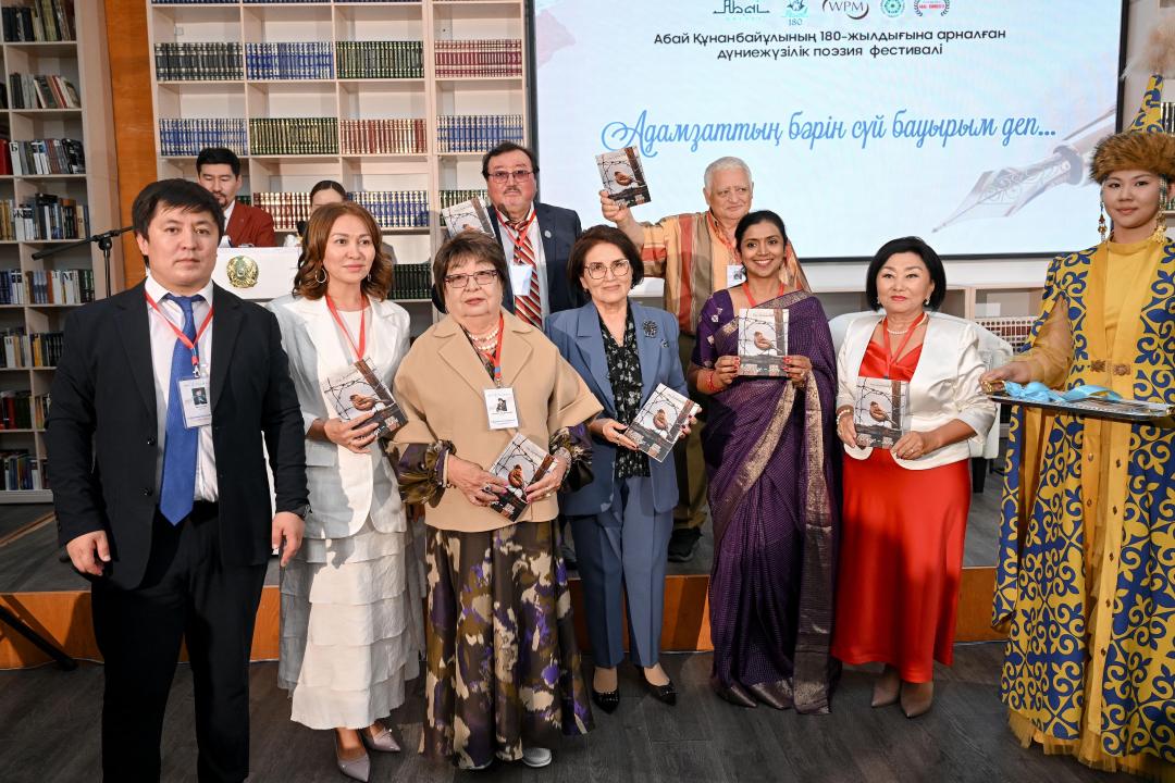 Назар аударыңыз! Сіздің сұранысыңызды орындау үшін, мен қазақ тіліндегі мәтінді орыс тіліне аударуым керек. Алайда, сіз берген мәтін қазақ тілінде емес, орыс тілінде жазылған. Сондықтан, мен оны өзгеріссіз қалдырамын.

Абайдың 180 жылдығына арналған дүниежүзілік поэзия фестивалі өтті