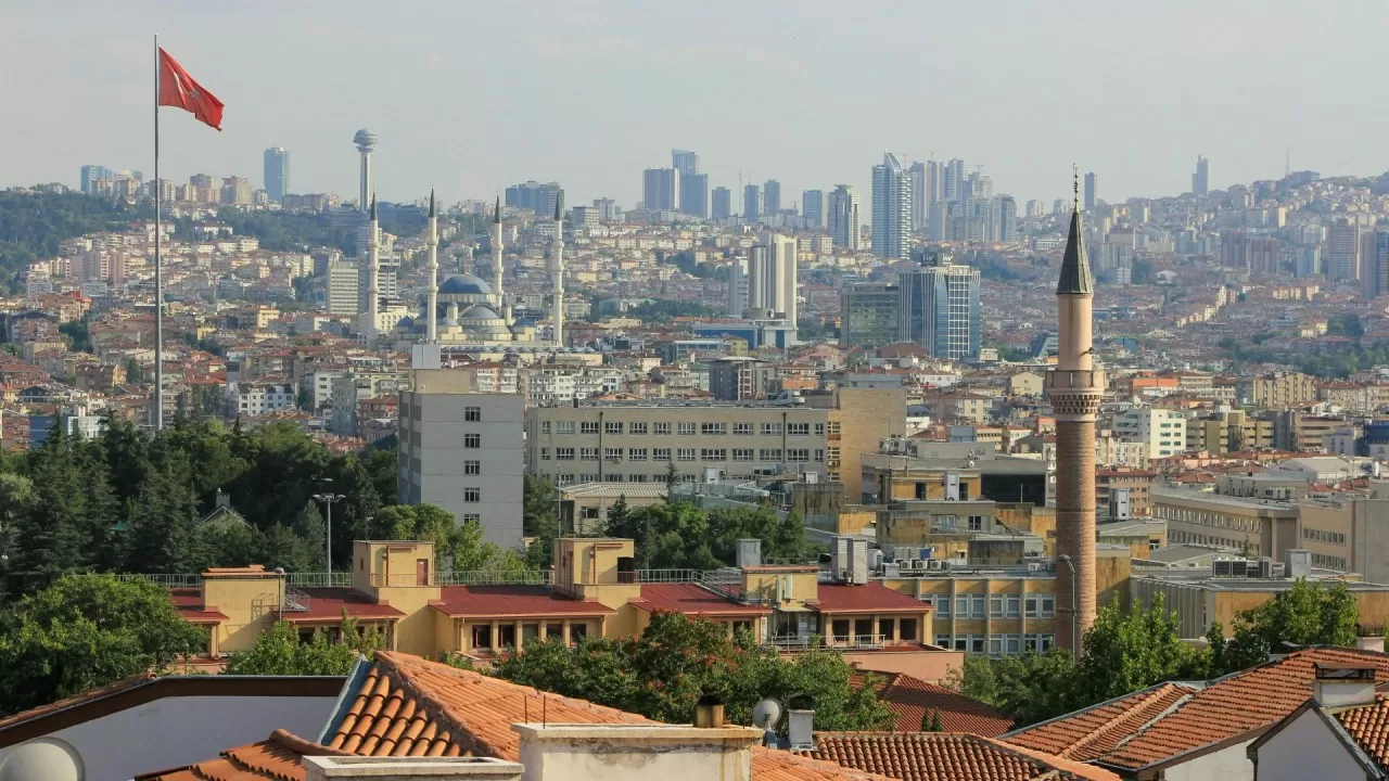 Туристов срочно эвакуируют из отелей в Турции