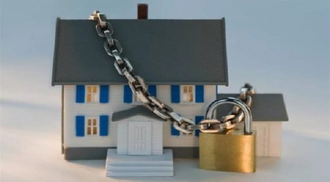 Гражданин, построивший незаконный дом, угрожал депутату поджогом.