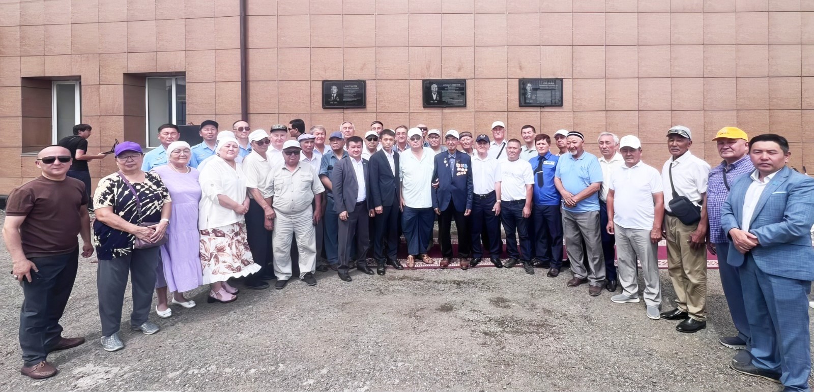 Открыта мемориальная доска ветеранам-железнодорожникам