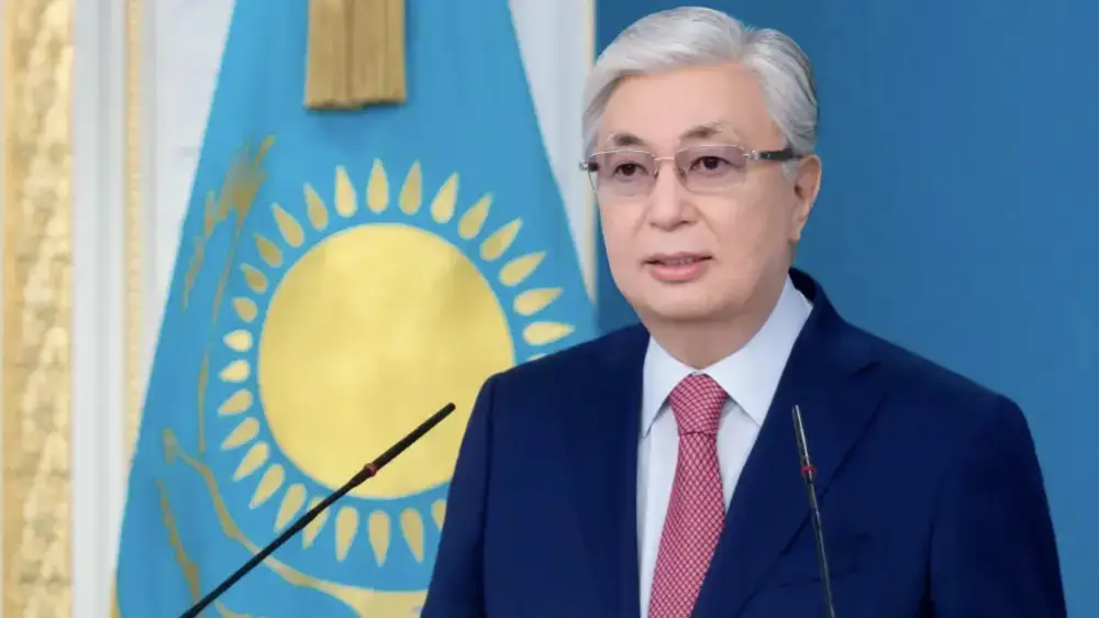 Глава государства поздравил казахстанцев с Днем семьи