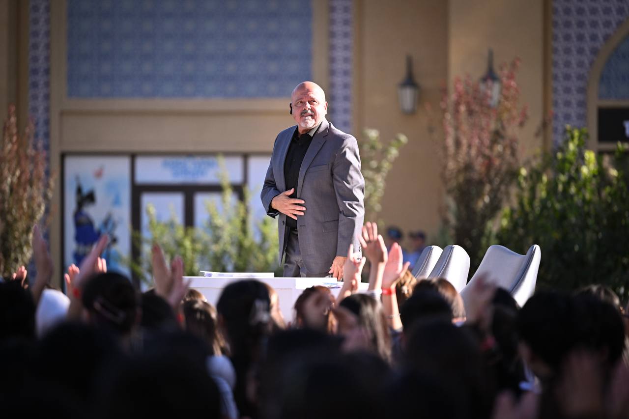 Двукратный обладатель премии «Грэмми» Уолтер Афанасьефф прибыл в Туркестан