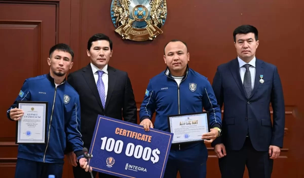 Чемпионам мира по боксу были вручены призы на сумму до 100 тысяч долларов.