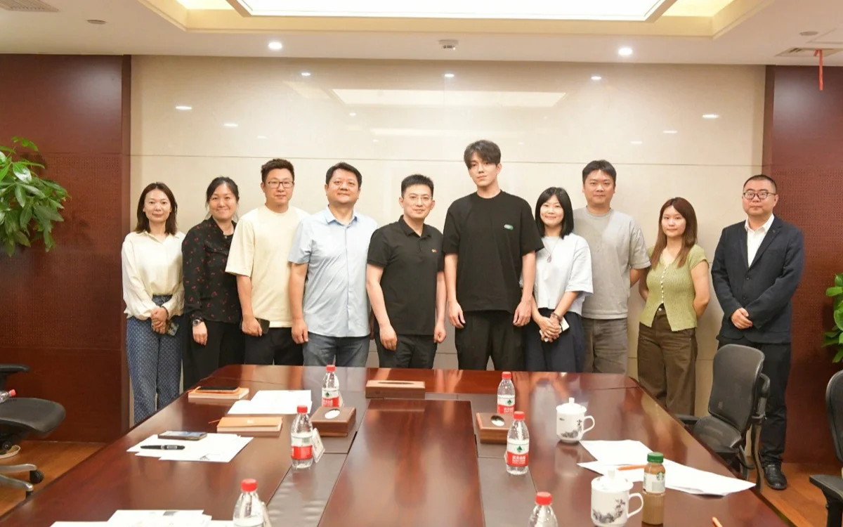 Димаш снимет совместный музыкальный проект с китайским телеканалом в Казахстане