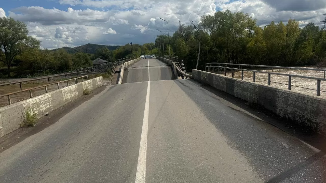 В Усть-Каменогорск для экспертизы обрушившегося моста вызваны специалисты из Алматы.