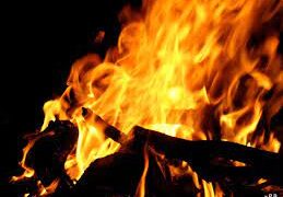 Отец и сын спасли троих детей из горящего дома (ВИДЕО)