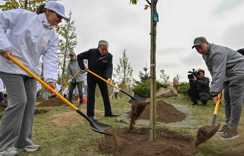 Глава государства принял участие в экологической акции «Чистый Казахстан».