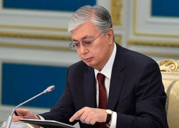 Токаев наградил ряд граждан государственными наградами в преддверии Дня Республики