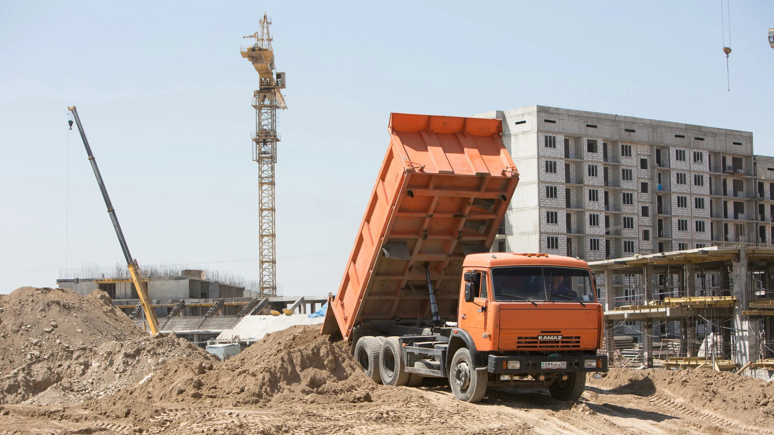 Аймағамбетов: Школы и детские сады должны строиться вместе с жильем