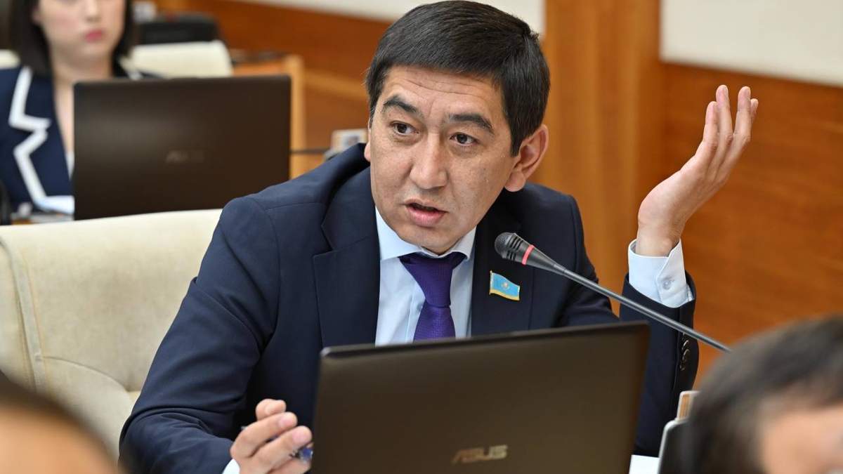В Мажилисе обсудили нецензурную лексику: Зайтов призвал защищать национальный фольклор