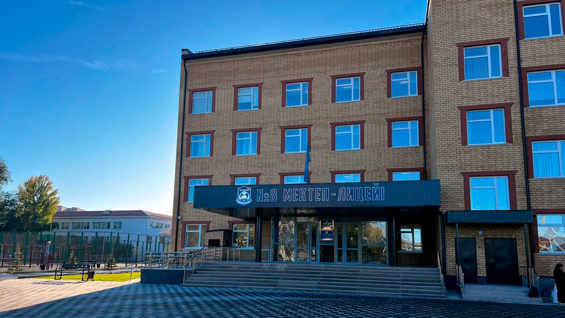 В Уральске открылась новая школа, построенная за счет средств возвращенных активов по поручению Президента.