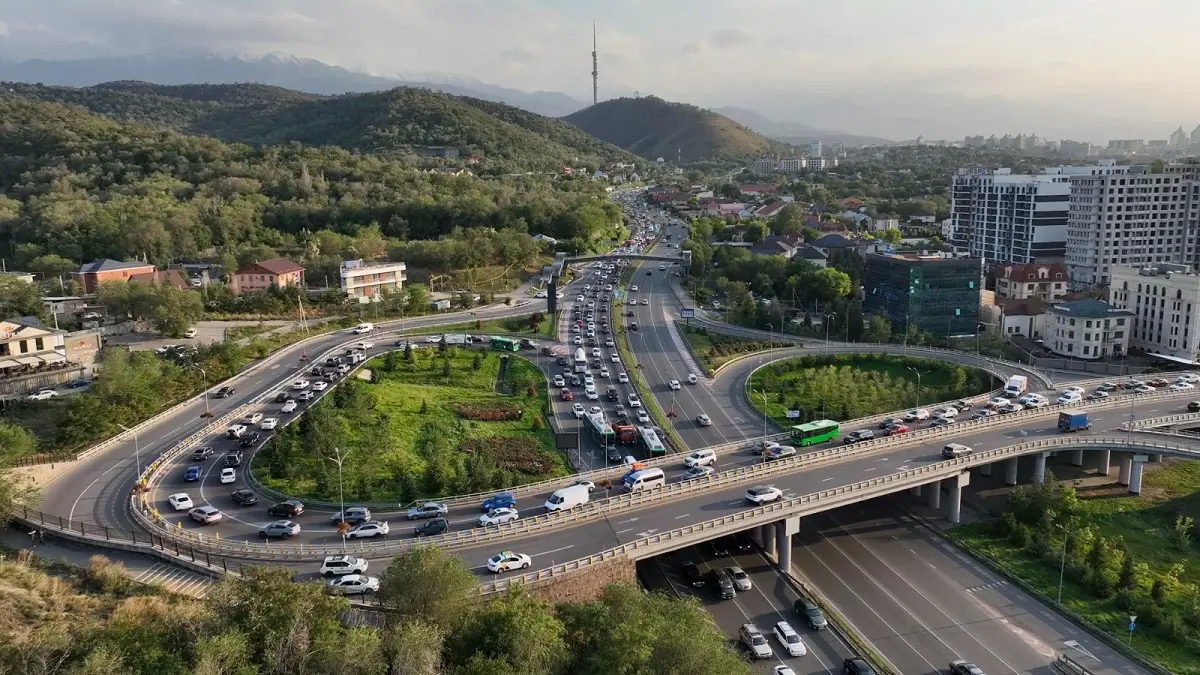 На некоторых улицах Алматы появились новые дорожные знаки в виде «вафель».