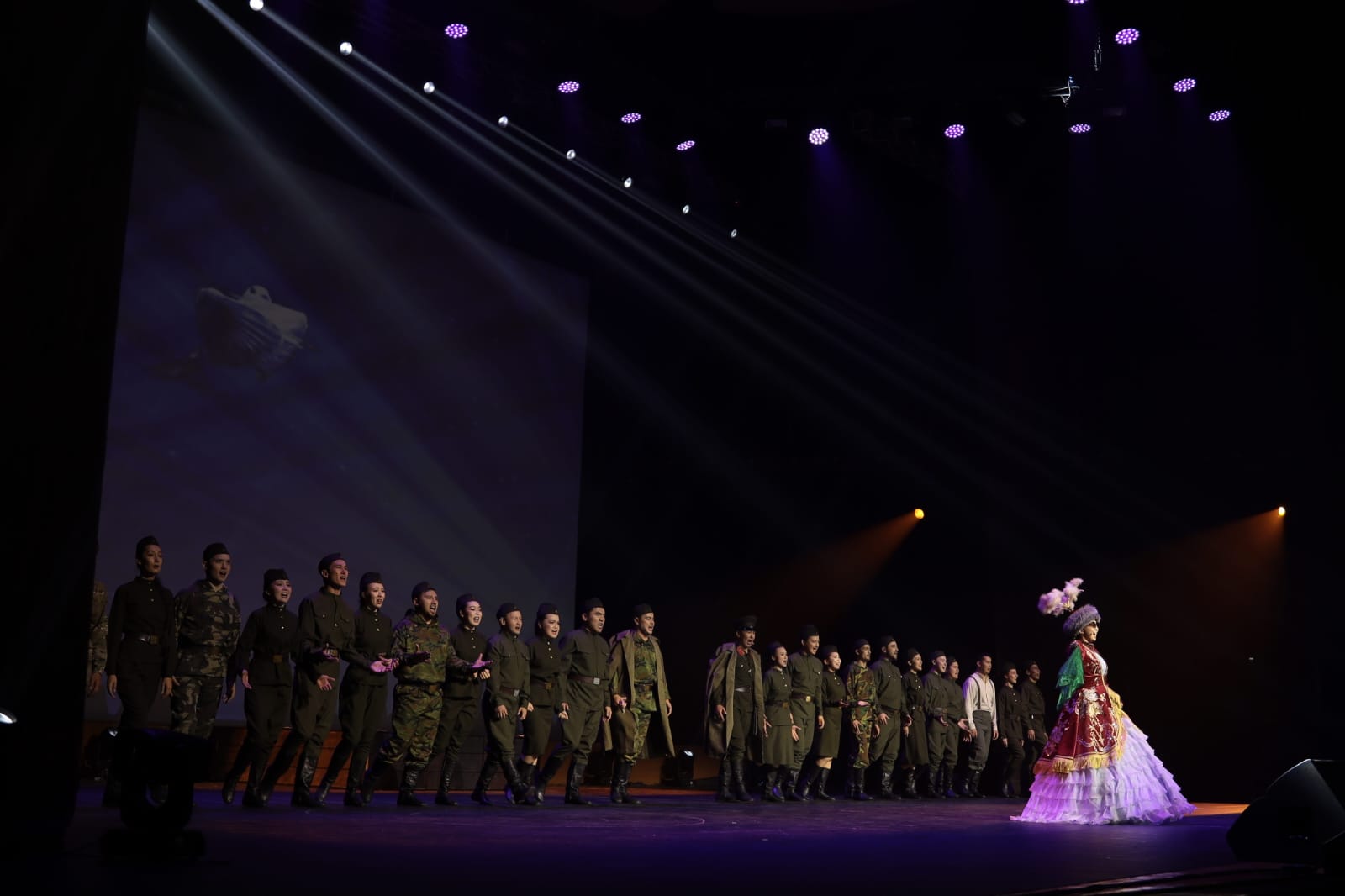 Серебряный голос легенды: образ Розы Баглановой возродился на сцене