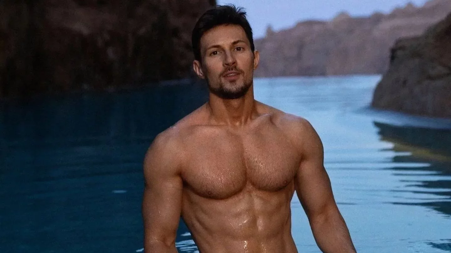 Павел Дуров искупался в озере Кольсай, где купание запрещено.