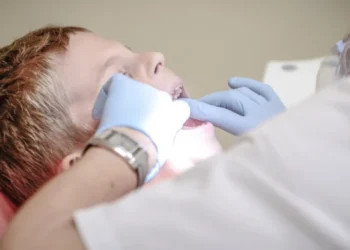 В Астане умерла трёхлетняя девочка после попытки вылечить 18 зубов под длительной анестезией