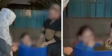 Родители избили дочь за отказ носить хиджаб