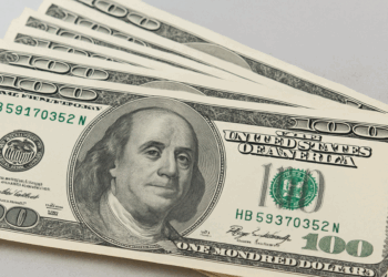 В Казахстане понизился курс доллара