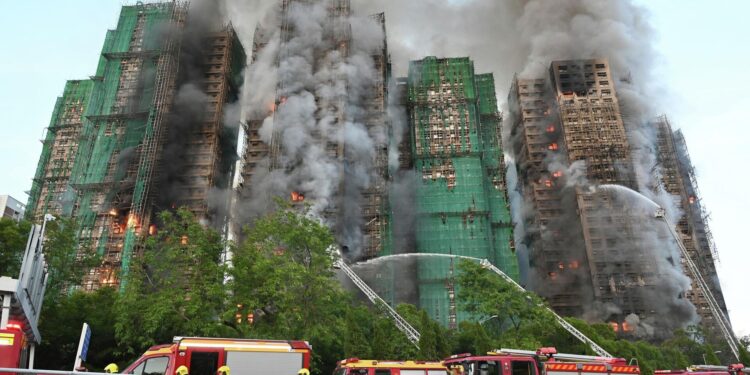 Пожар в Гонконге: число погибших достигло 44 человек