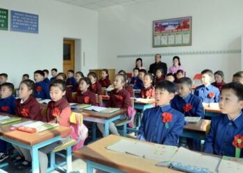 В северокорейских школах русский язык введён как обязательный предмет