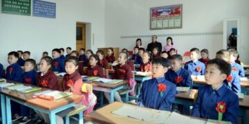 В северокорейских школах русский язык введён как обязательный предмет