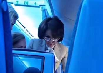 Пассажирка рейса Астана–Алматы, которой помогла министр, оказалась журналисткой Гульмирой Абикай