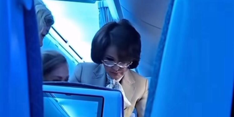 Пассажирка рейса Астана–Алматы, которой помогла министр, оказалась журналисткой Гульмирой Абикай