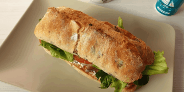 В Жамбылской области 12 школьников отравились фастфудом