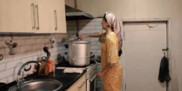 Невестка сделала манты из мяса свекрови и раздавала соседям