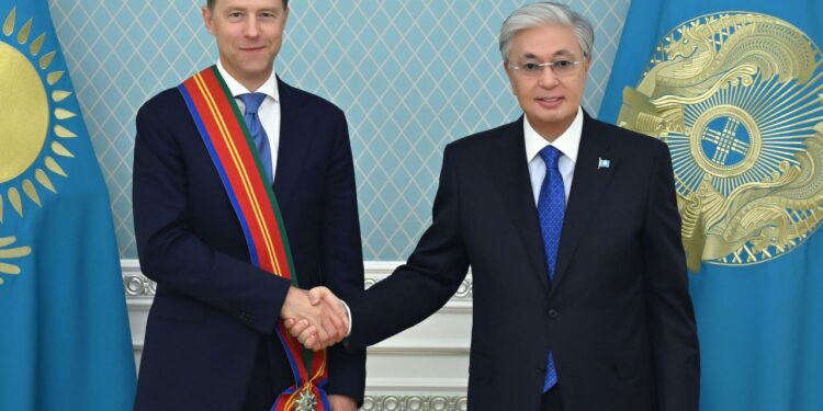 Президент Казахстана принял первого заместителя председателя правительства России