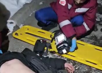 «Несколько метров отлетел»: житель Усть-Каменогорска получил удар током от двери подъезда