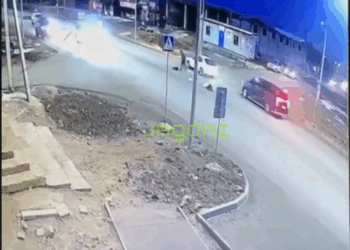 В Акмолинской области автомобиль сбил школьниц на пешеходном переходе