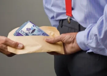 В Кызылорде главный бухгалтер школы присвоил деньги, завышая зарплаты учителей