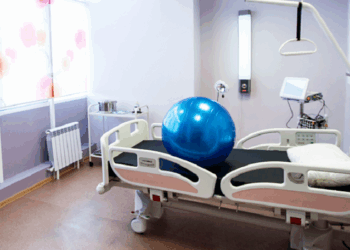 «Уговорили не отправлять тело в морг»: В Шымкенте родственники беременной женщины обвиняют врачей в смерти ребёнка в утробе