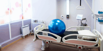 «Уговорили не отправлять тело в морг»: В Шымкенте родственники беременной женщины обвиняют врачей в смерти ребёнка в утробе