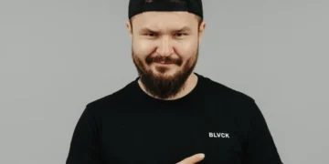 Семейский стендап-комик задержан на 5 суток за шутку