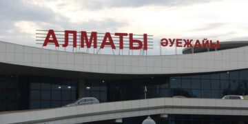 В Алматы на борту самолёта иностранные граждане устроили драку