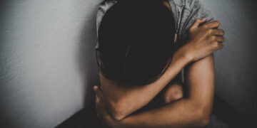 Пытка, закончившаяся смертью: отчим убил 8-летнюю девочку выбивалкой для ковра