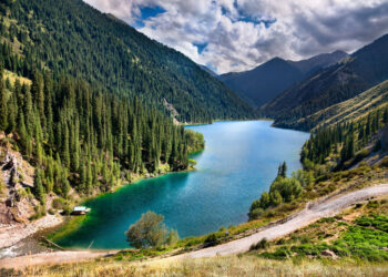 Vogue включил Казахстан в число 14 лучших направлений 2025 года