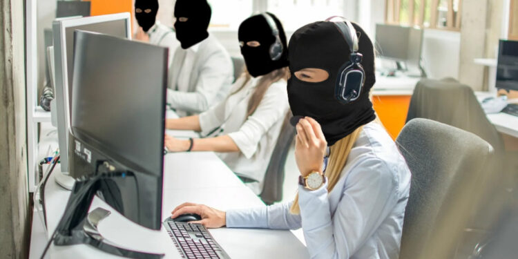 В Алматы прекратил работу иностранный мошеннический call-центр