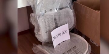 Руководство университета приобрело кресло стоимостью 200 тысяч тенге за 20 млн