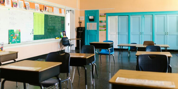 В Каскелене школьник скончался во время урока