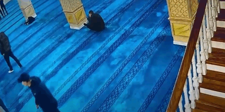 «Использовал время намаза»: в Алматы задержан подозреваемый в кражах из мечетей (ВИДЕО)