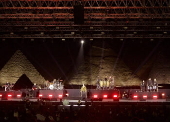 Концерт Димаша Кудайбергена у пирамид покажет египетский телеканал