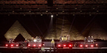 Концерт Димаша Кудайбергена у пирамид покажет египетский телеканал