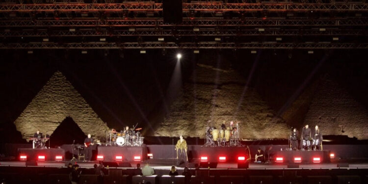 Концерт Димаша Кудайбергена у пирамид покажет египетский телеканал